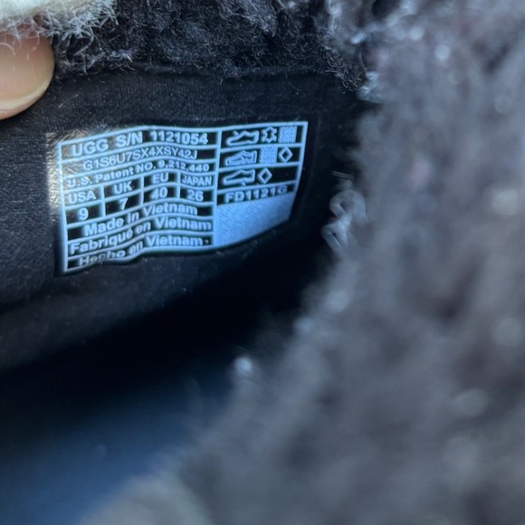 UGG Women’s 9 Czeriesa Black Leather Fur Trim Waterproof Ankle Boots, UGG Boots - Picture 10 of 13